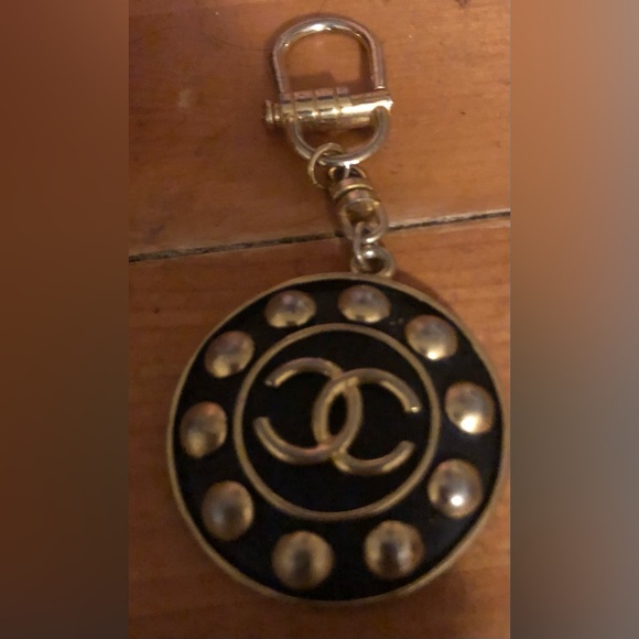 Vintage Chanel Black & Gold Keychain Key Ring - Picture 1 of 5